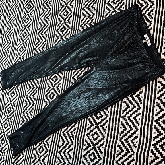 Pants - Black Snake Skin Legging